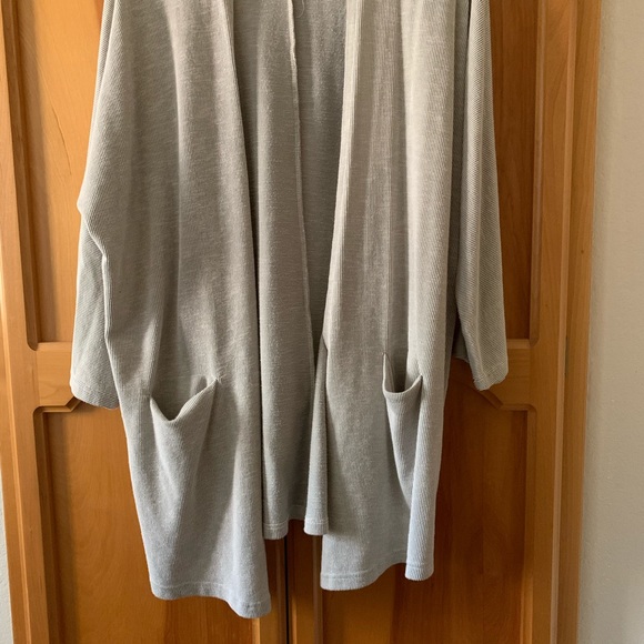 Cardigan - Picture 7 of 10